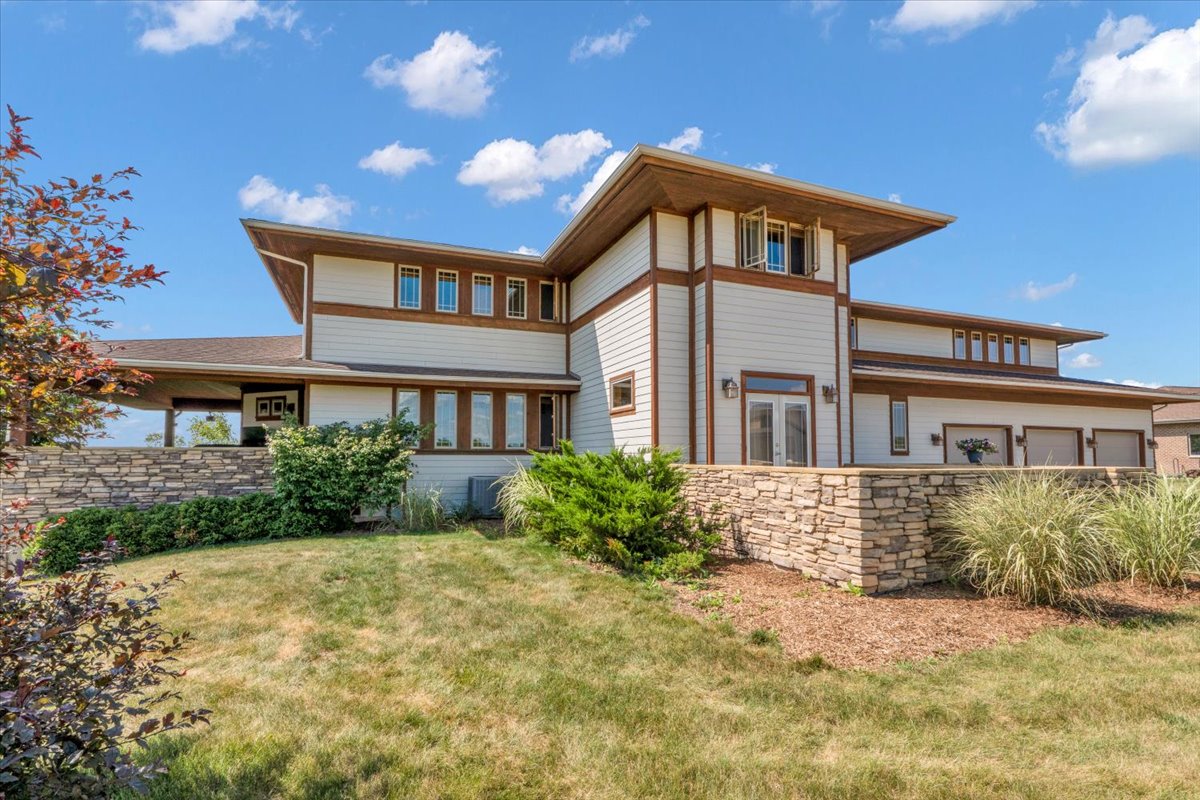 Front elevation of 10952 Tanglewood Trails Drive