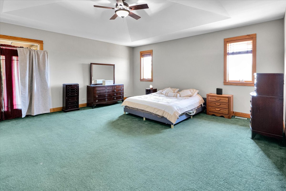 Main-level primary suite